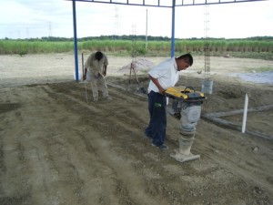 Packing the base with a bailarina (a ballerina) to prepare for pouring the floor
