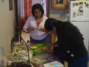 Decorating Christmas cookies