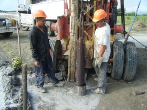 Withdrawing water from the shaft with a "drop bucket" to check the inflow amount