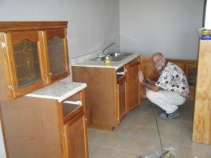 The kitchen cabinets go in to the Case del Obrero