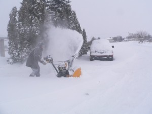 Theresa at the helm of the snow blower. Happy New Year and welcome to Manitoba - Dorothy, we ain't in Kansas anymore
